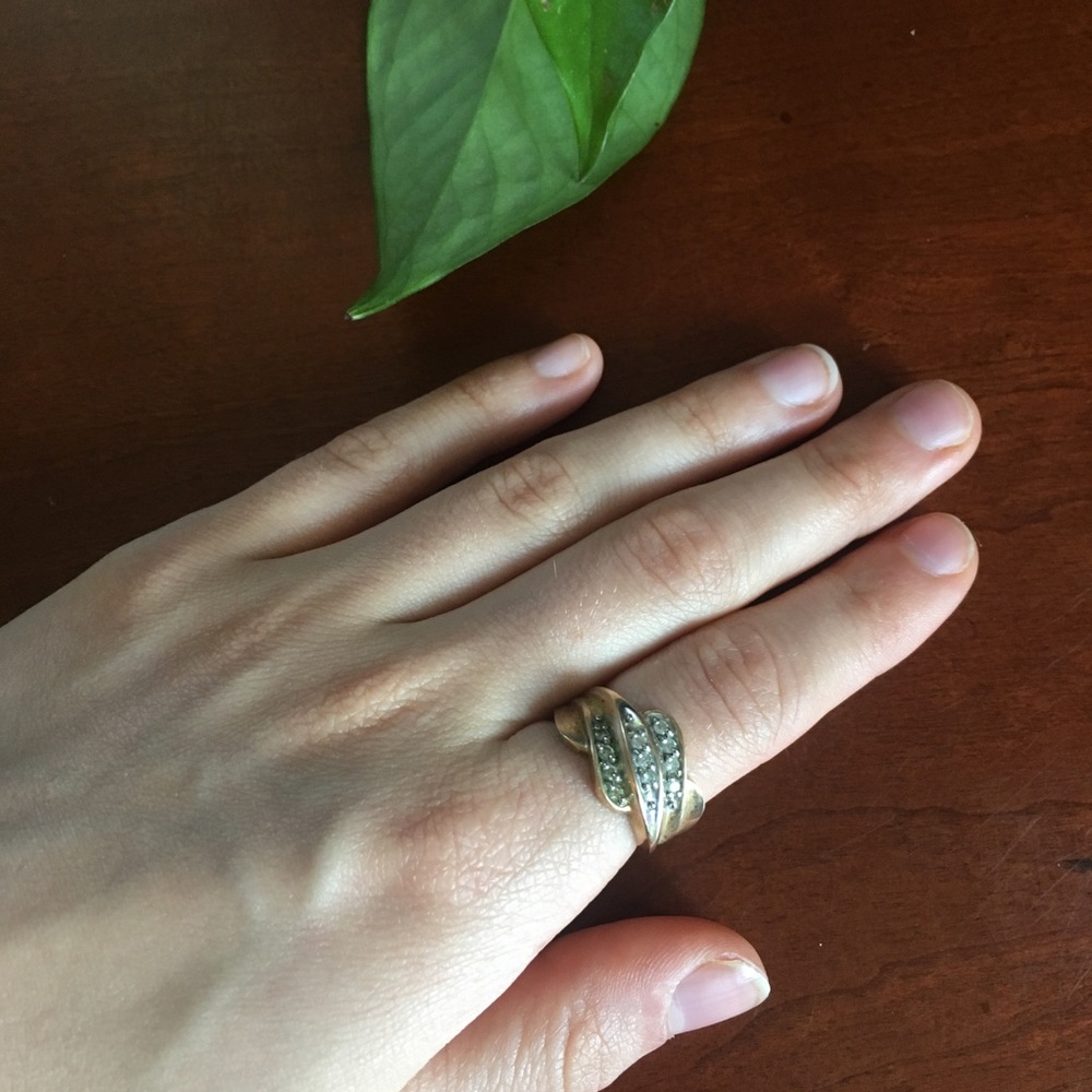 Grandmothers old antique gold diamond ring